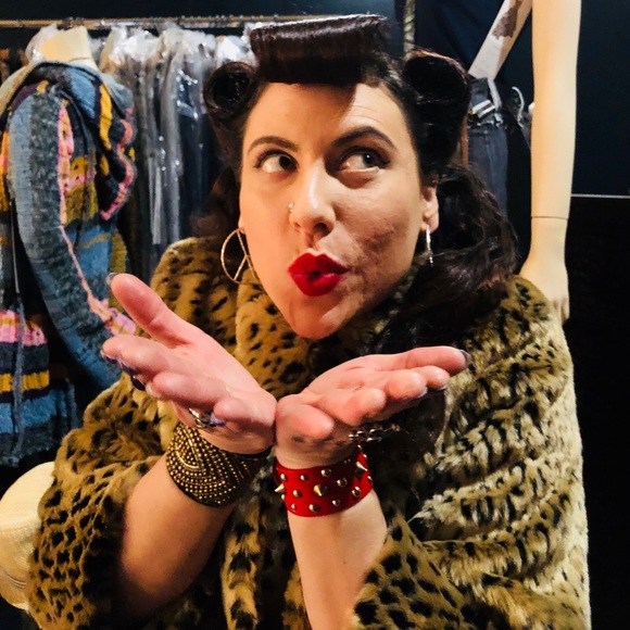 Meet your Posher, Pamela - Picture 3 of 8